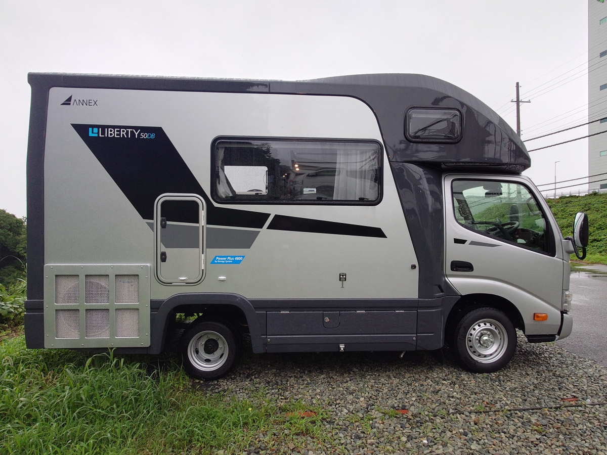 アネックス LIBERTY 50DB 2WDガソリン車、普通免許で運転可能!5m×2m以内の駐車場に駐車できるコンパクトキャブコン!の画像