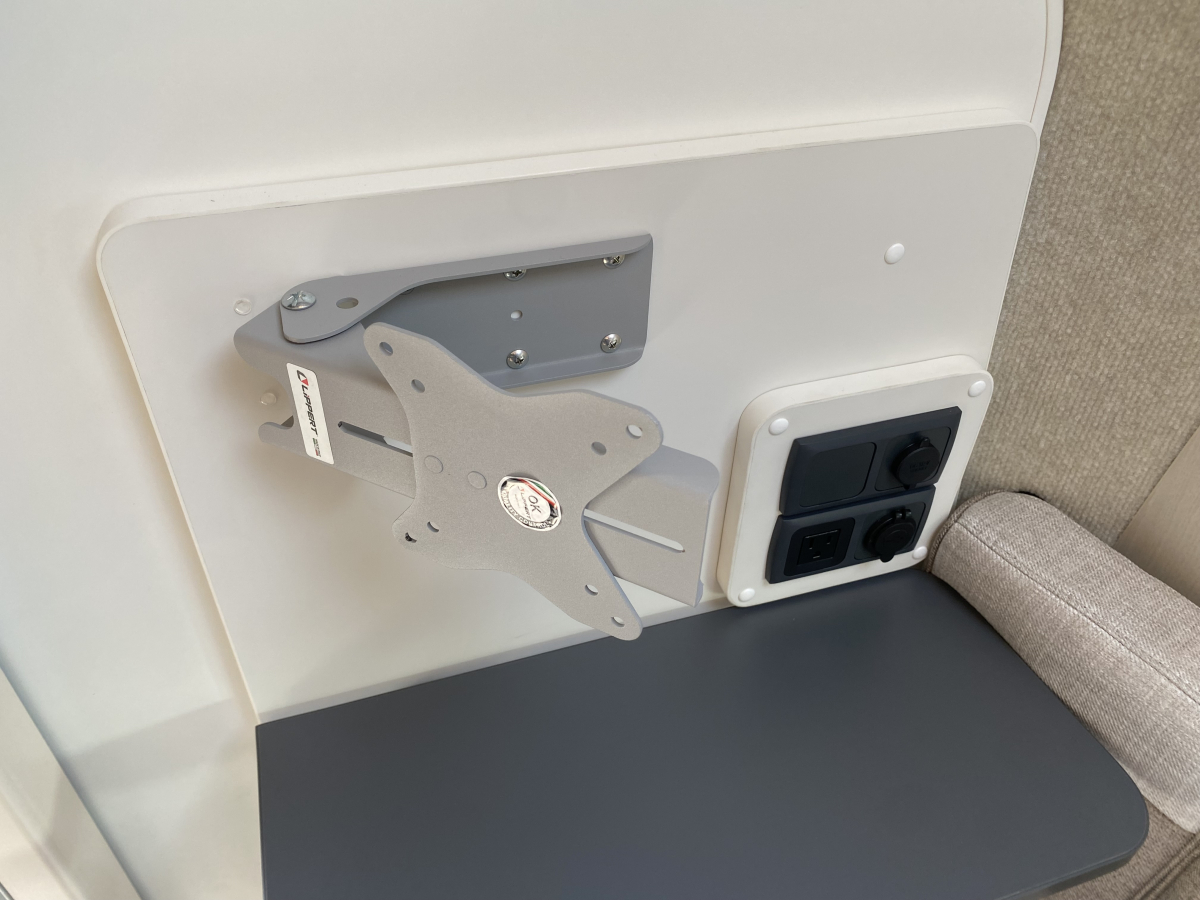 アネックス LIBERTY 52DB i_UltraPower6000 床暖搭載でユーザー様大満足キャブコン!の画像
