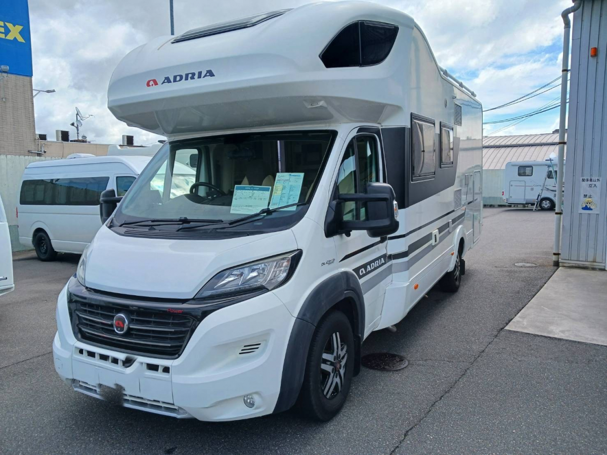 ADRIA CORAL XL PLUS  広々空間、リチウム1,000Ah大容量のキャンピングの画像