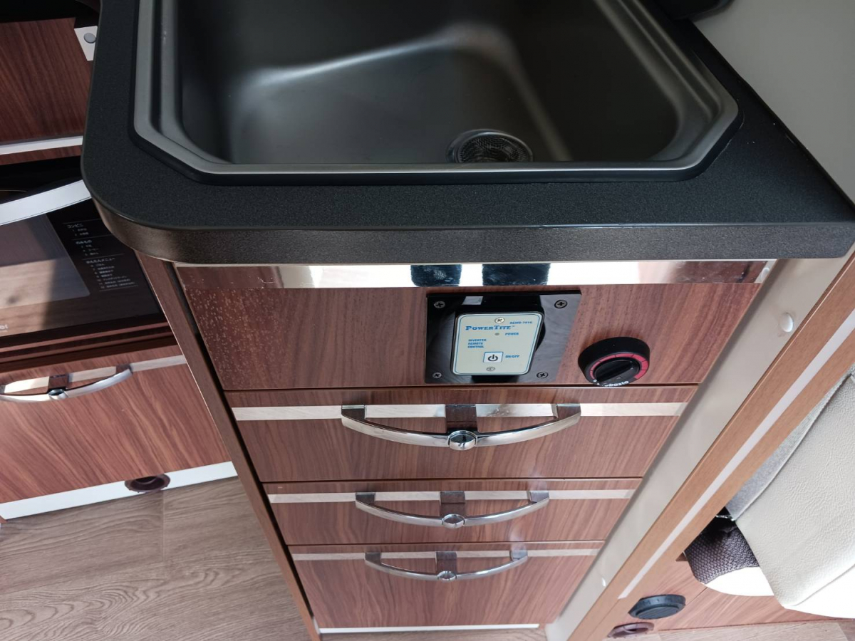 ADRIA CORAL XL PLUS  広々空間、リチウム1,000Ah大容量のキャンピングの画像