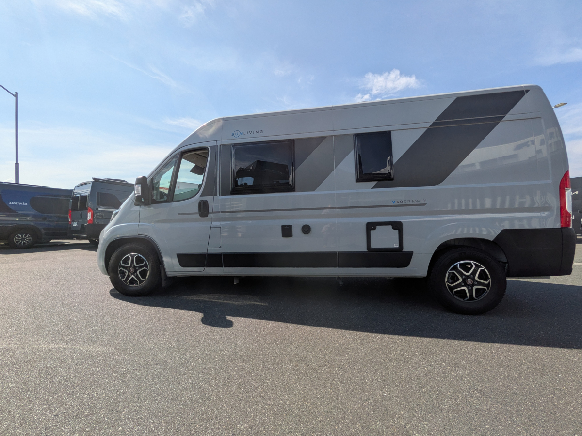 SUN LIVING V 60SP FAMILY SUN LIVING V60Familyが入庫しました。リアの2段ベッドが大きな特徴です。モデルは2023～2024シリーズの9AT車両です。の画像