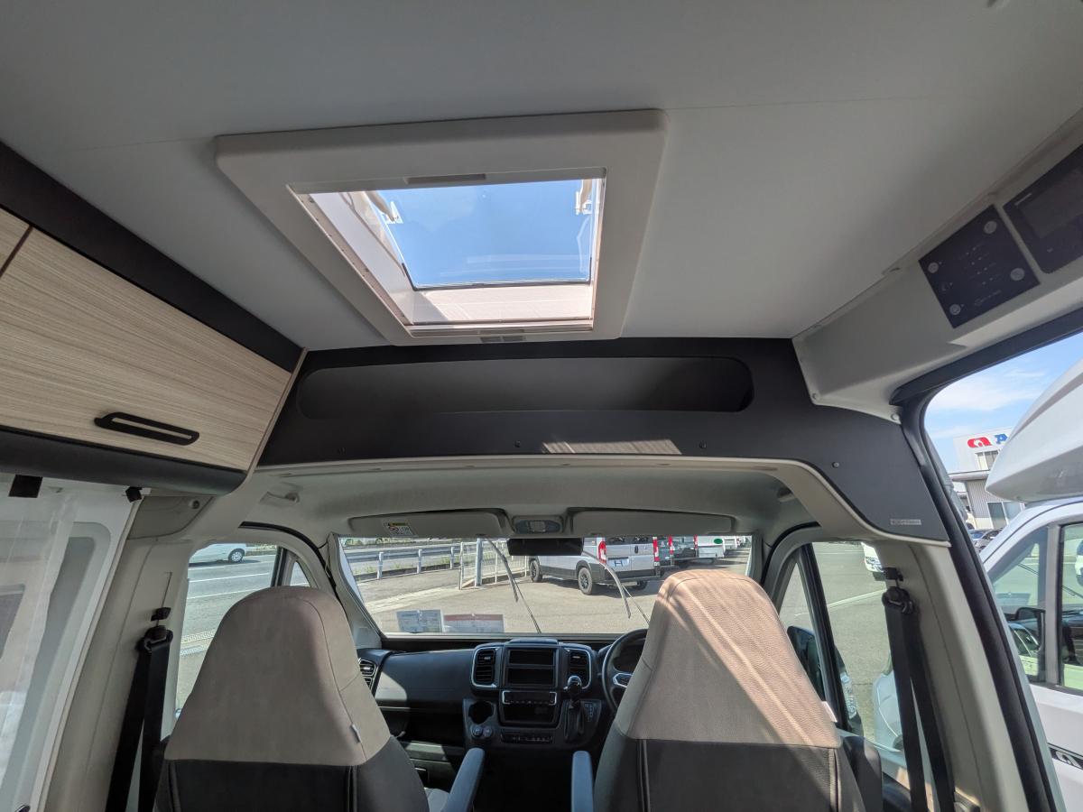 SUN LIVING V 60SP FAMILY SUN LIVING V60Familyが入庫しました。リアの2段ベッドが大きな特徴です。モデルは2023～2024シリーズの9AT車両です。の画像