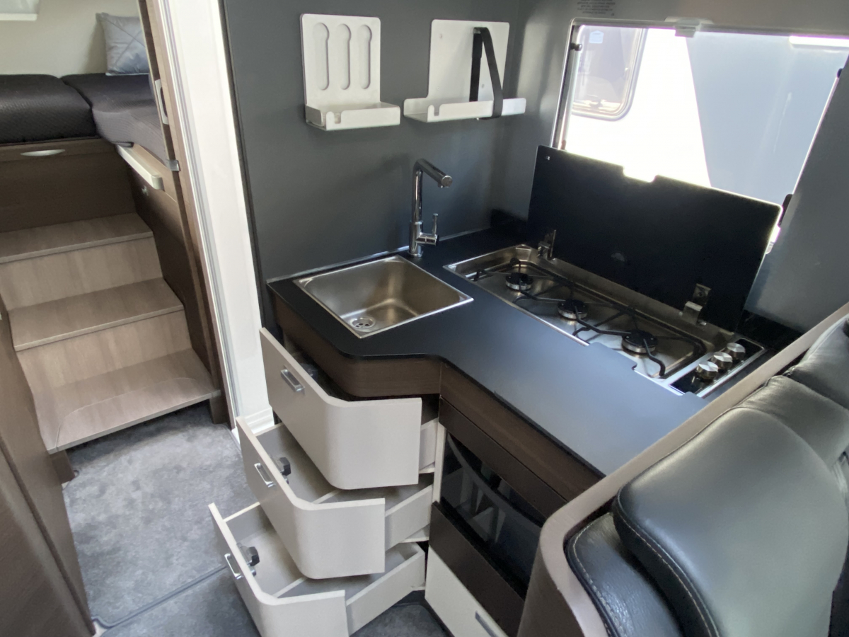 ADRIA SONIC SUPREME 700 SL 常にファーストクラスの旅を約束する、卓越したモーターホームシリーズの画像