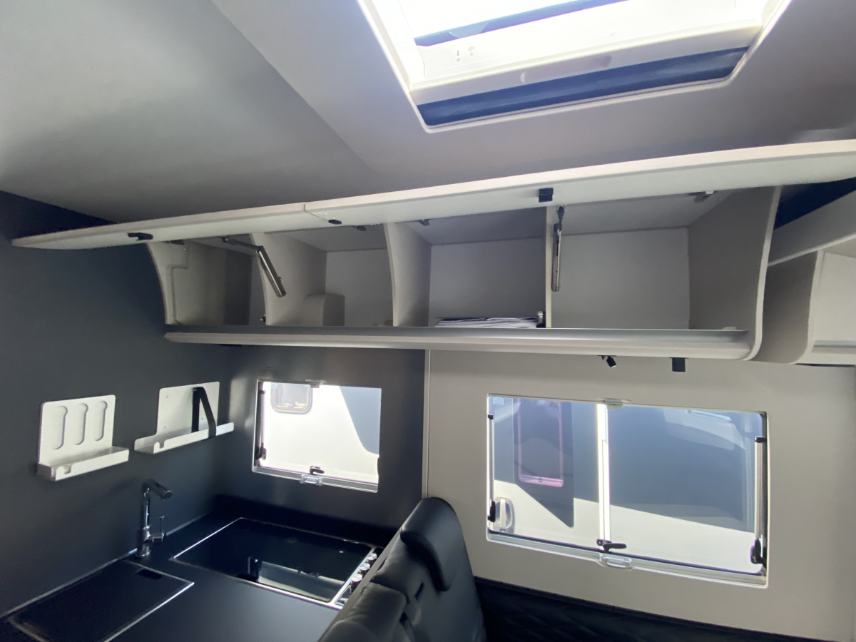 ADRIA SONIC SUPREME 700 SL 常にファーストクラスの旅を約束する、卓越したモーターホームシリーズの画像