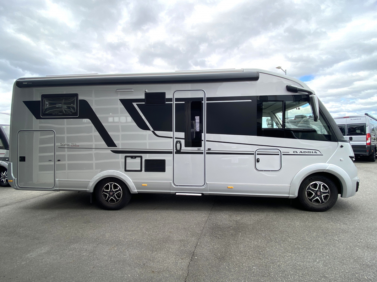 ADRIA SONIC SUPREME 700 SL 常にファーストクラスの旅を約束する、卓越したモーターホームシリーズの画像
