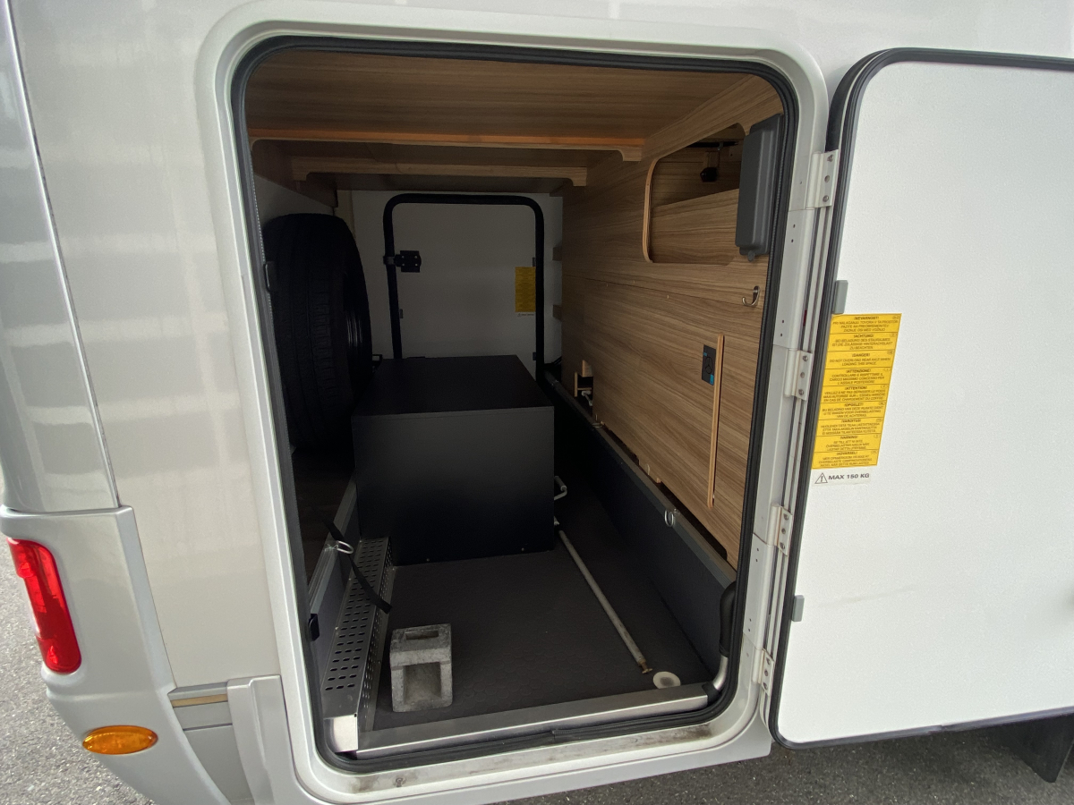 ADRIA SONIC SUPREME  走り出した瞬間、世界が広がる。圧倒的な視界と暮らす、モーター別荘、SONIC  SUPREME 710 SL。の画像