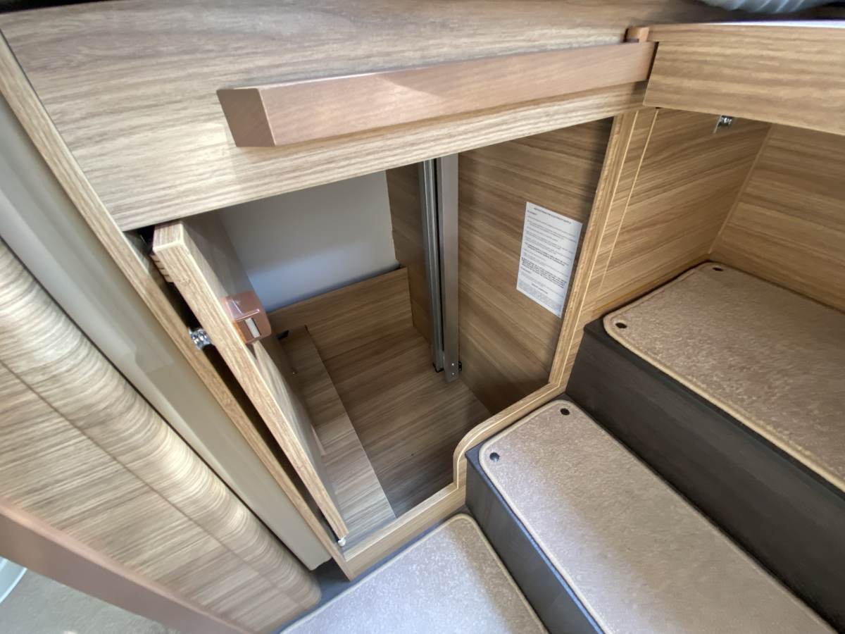 ADRIA SONIC SUPREME  走り出した瞬間、世界が広がる。圧倒的な視界と暮らす、モーター別荘、SONIC  SUPREME 710 SL。の画像