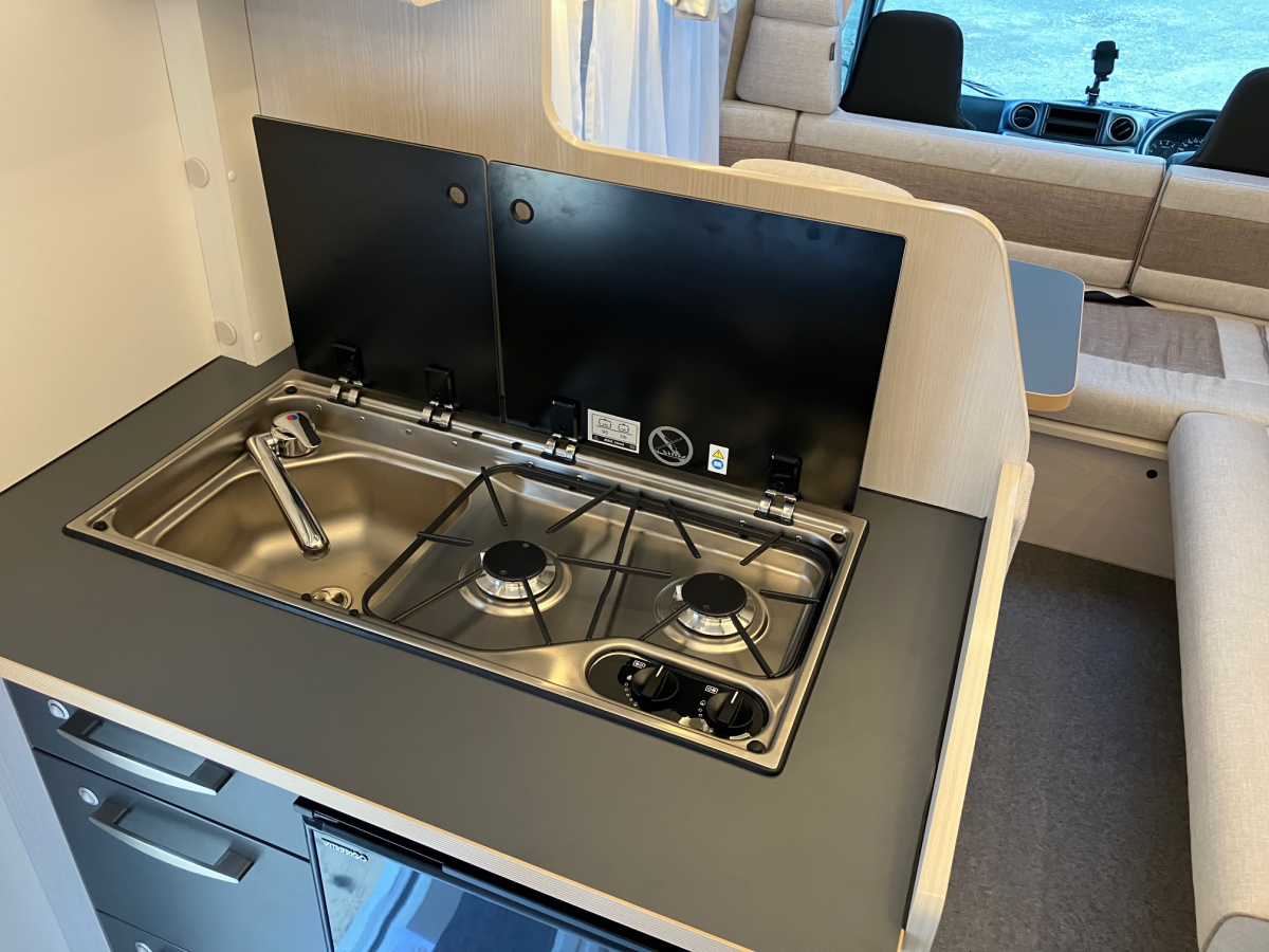アネックス リバティ 52REi  Ultra Power 6000 圧倒的なプライベート空間!リアエントランス仕様のキャブコン「LIBERTY52REi」の画像