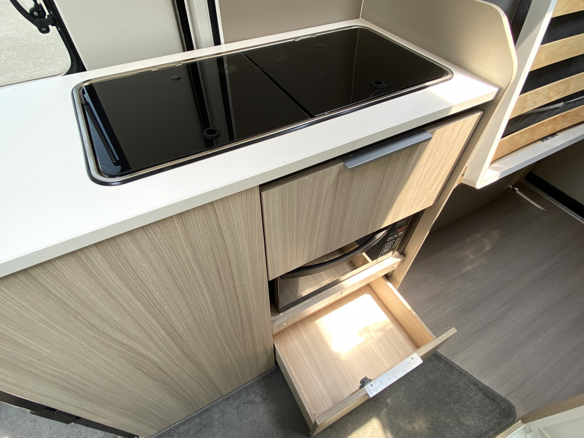 ADRIA TWIN PLUS 540SP 二人の時間を、もっと深く。妥協のない設備が叶える、究極の二人旅バンコン。の画像