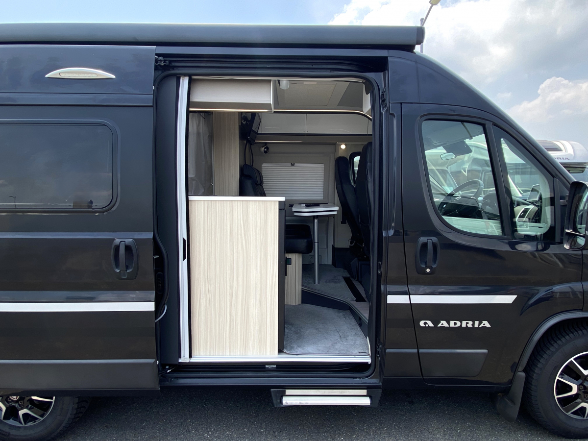 ADRIA TWIN PLUS 540SP 二人の時間を、もっと深く。妥協のない設備が叶える、究極の二人旅バンコン。の画像