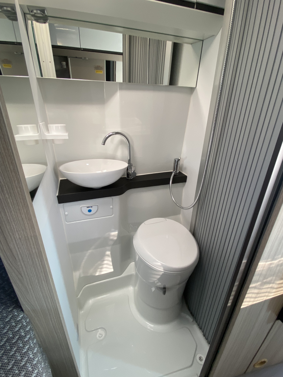 ADRIA TWIN PLUS 540 SP 行きたい時に、行きたい場所へ。二人の旅を一番スマートにするプレミアム・コンパクト。の画像