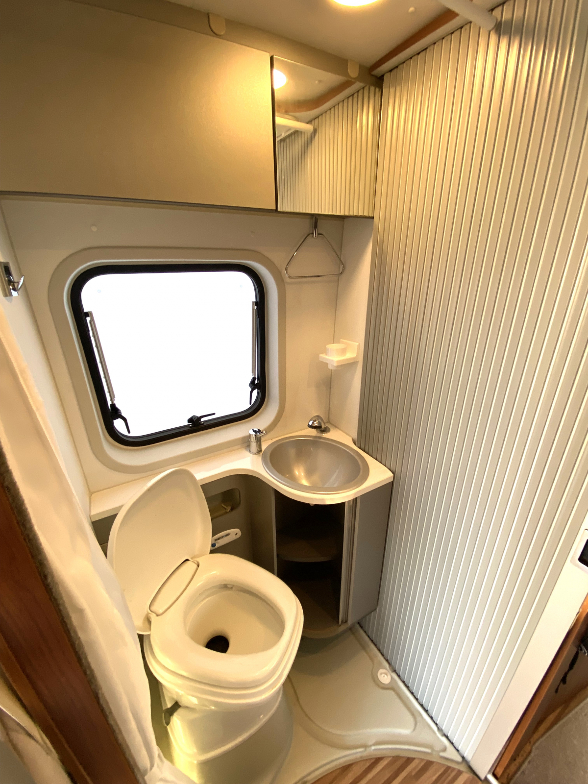 ADRIA TWIN 600 SPT FAMILY バスルームさえも、広さに変える。賢いデザインが生んだ大空間。の画像