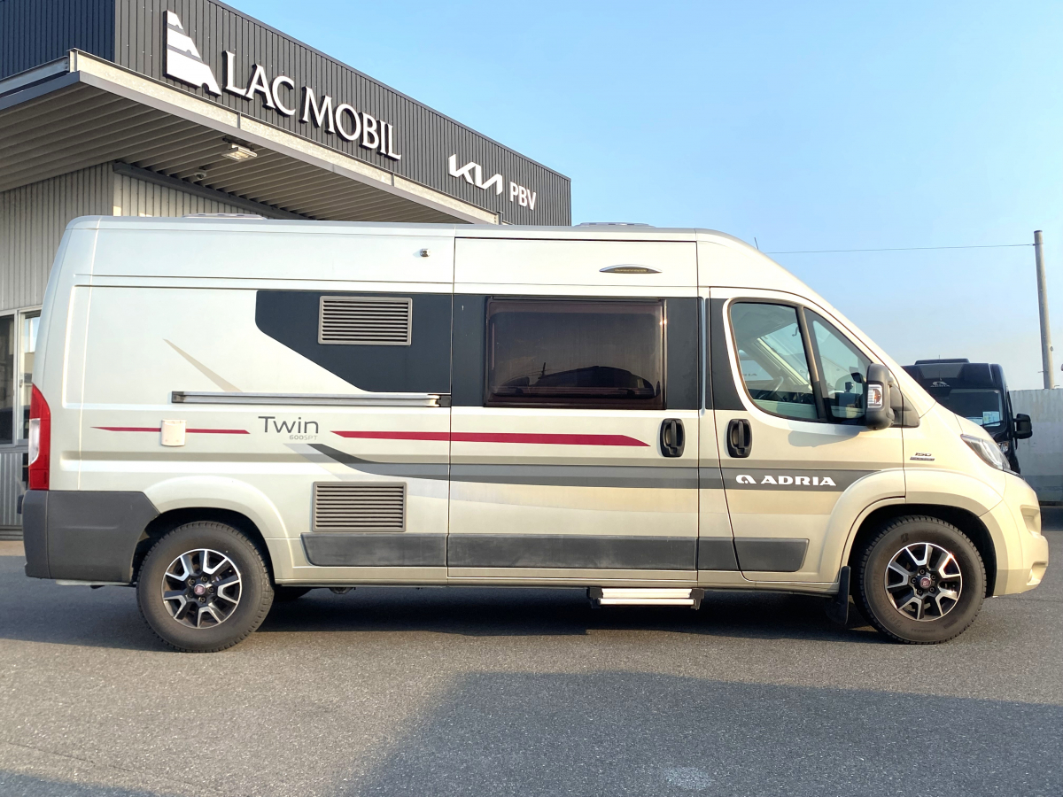 ADRIA TWIN 600 SPT FAMILY バスルームさえも、広さに変える。賢いデザインが生んだ大空間。の画像