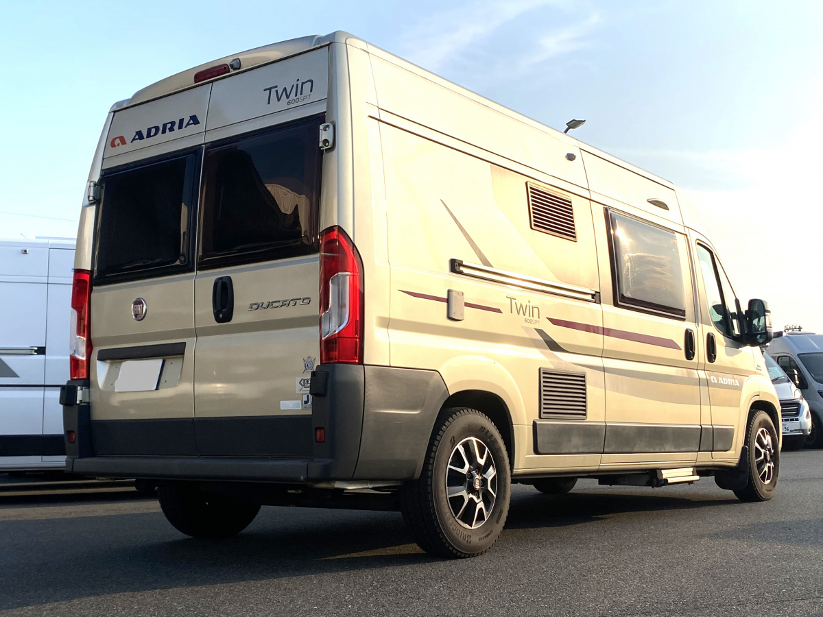 ADRIA TWIN 600 SPT FAMILY バスルームさえも、広さに変える。賢いデザインが生んだ大空間。の画像