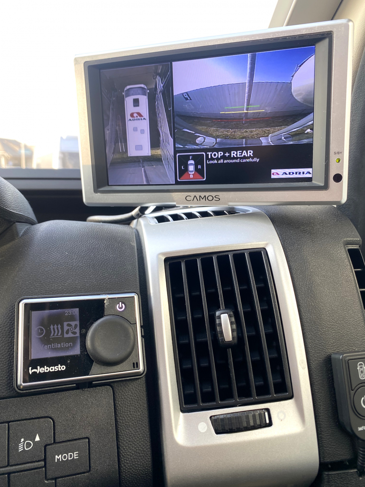 ADRIA TWIN 600 SPT FAMILY バスルームさえも、広さに変える。賢いデザインが生んだ大空間。の画像