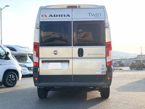 ADRIA TWIN 600 SPT  バスルームさえも、広さに変える。賢いデザインが生んだ大空間。の他画像4枚目