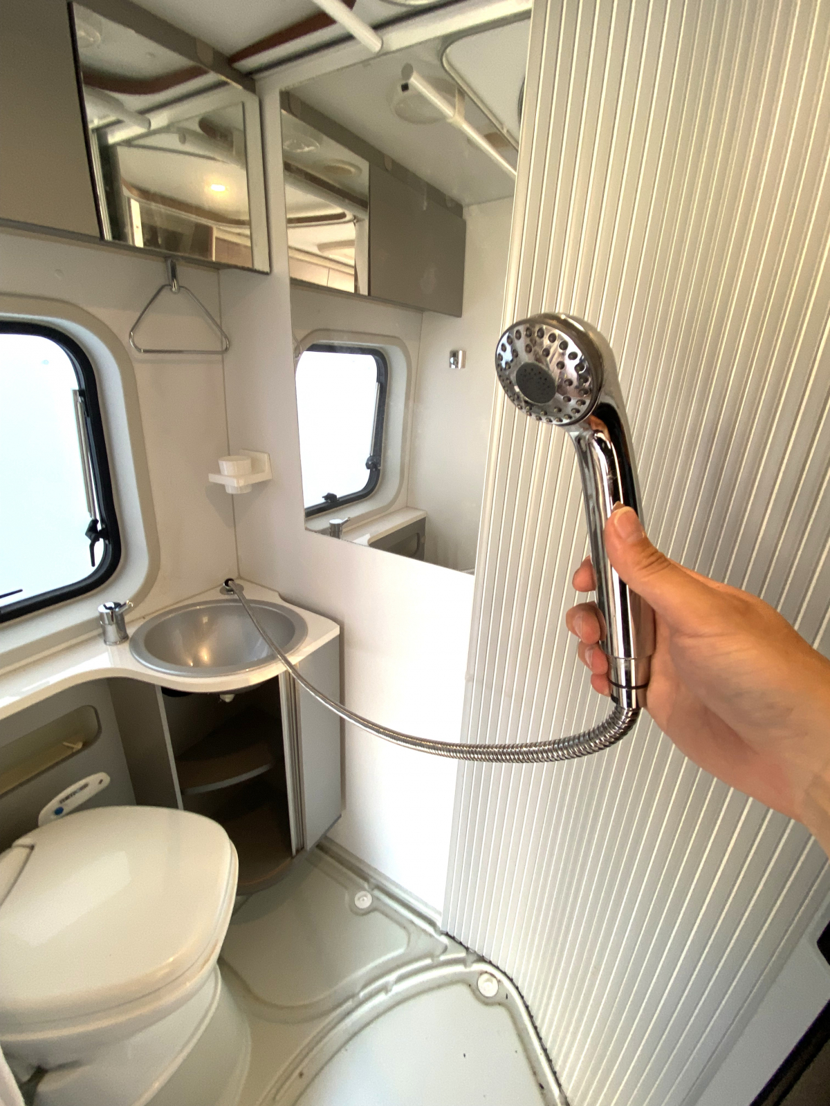 ADRIA TWIN 600 SPT FAMILY バスルームさえも、広さに変える。賢いデザインが生んだ大空間。の画像