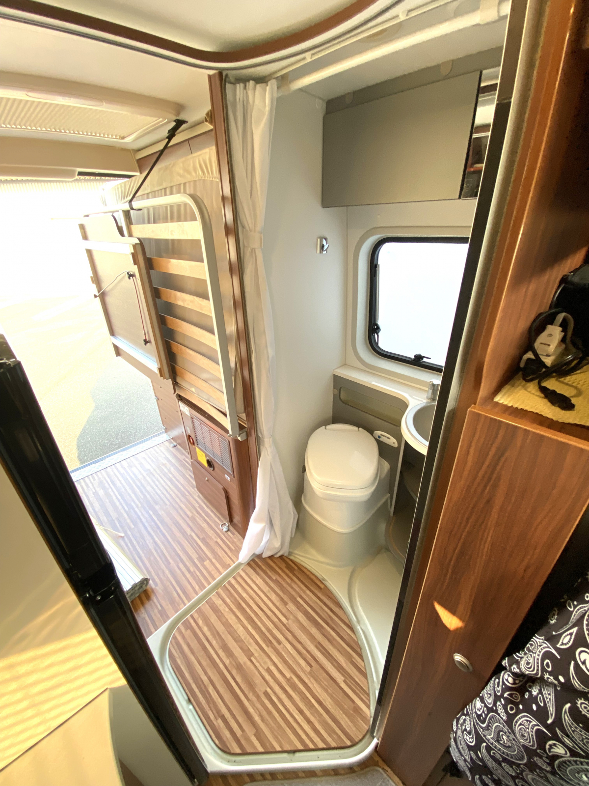 ADRIA TWIN 600 SPT FAMILY バスルームさえも、広さに変える。賢いデザインが生んだ大空間。の画像