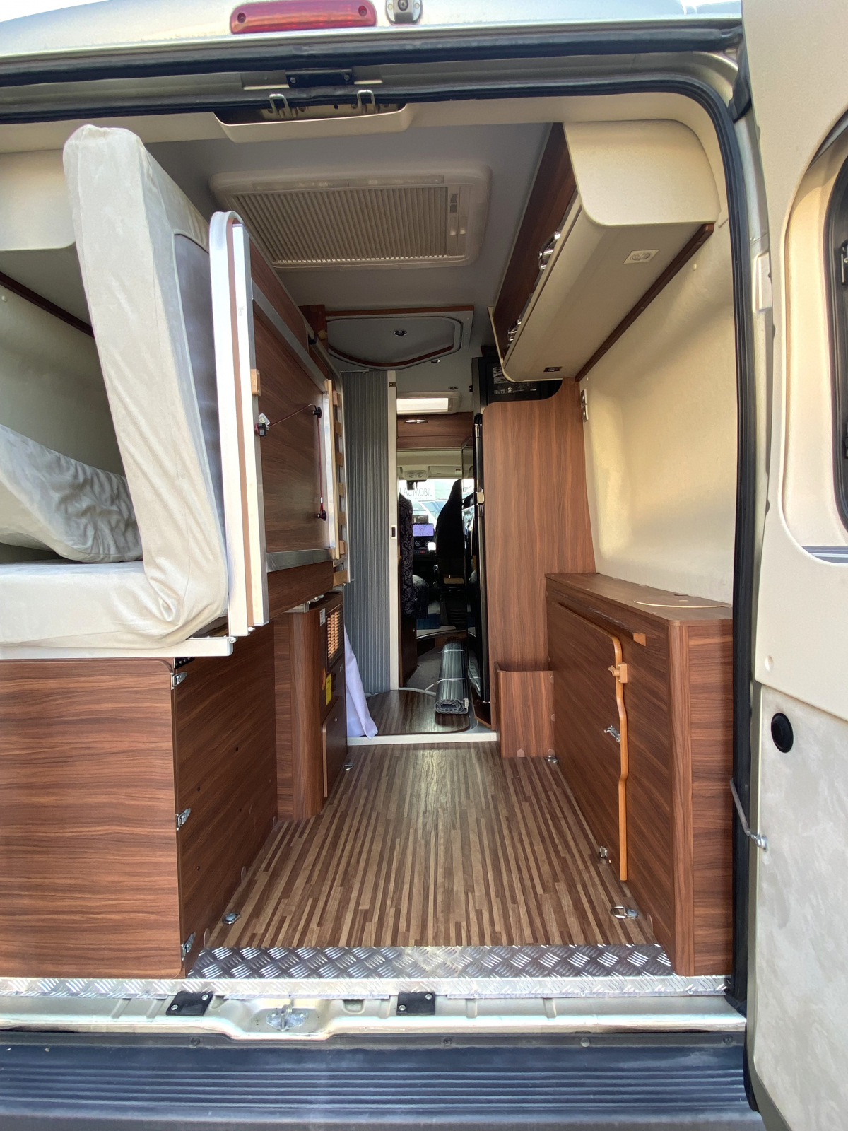 ADRIA TWIN 600 SPT FAMILY バスルームさえも、広さに変える。賢いデザインが生んだ大空間。の画像