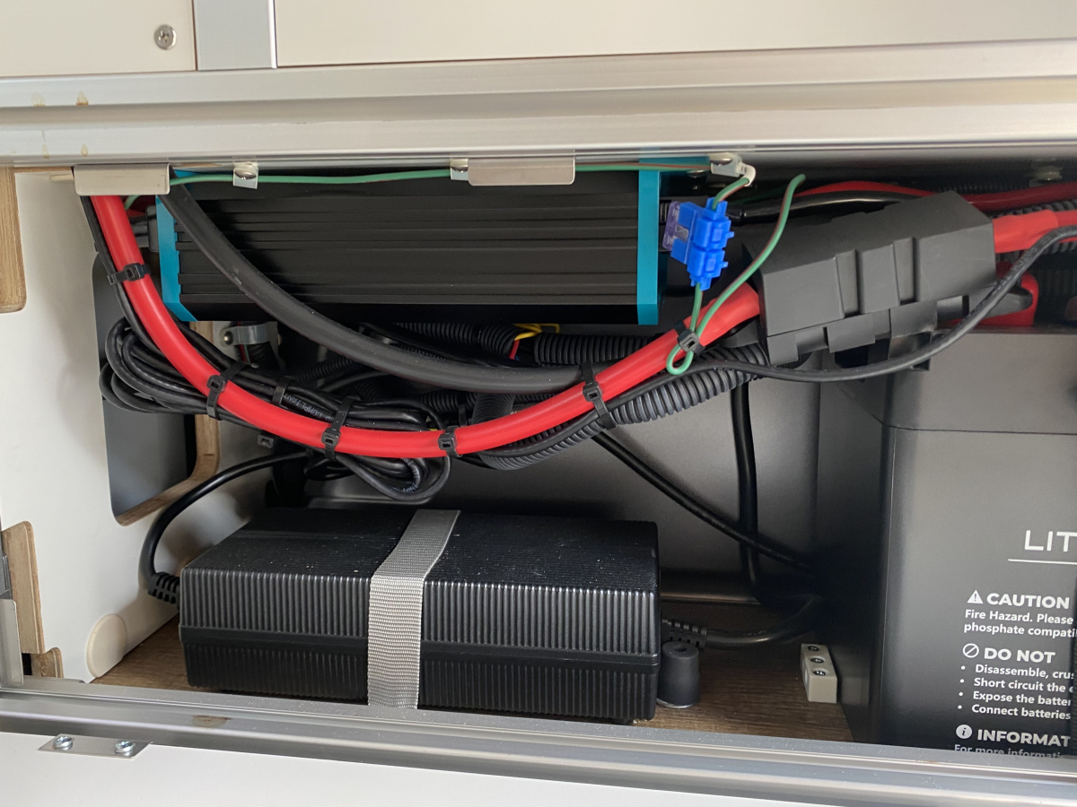 アネックス UTONE200  街乗りから本格車中泊まで。NV200ベースの機動力を活かしたスモールキャンパー。の画像