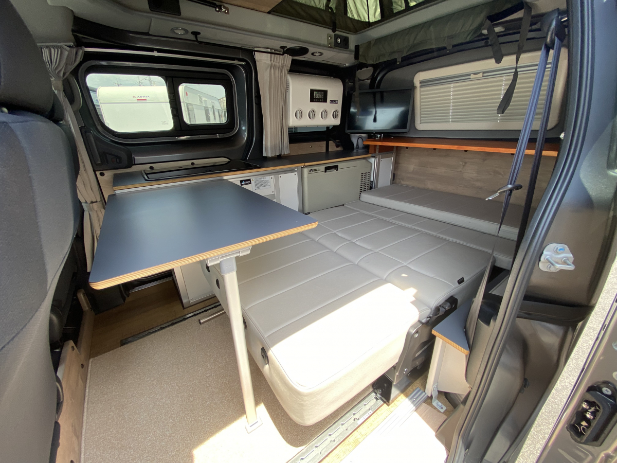 アネックス UTONE200  街乗りから本格車中泊まで。NV200ベースの機動力を活かしたスモールキャンパー。の画像