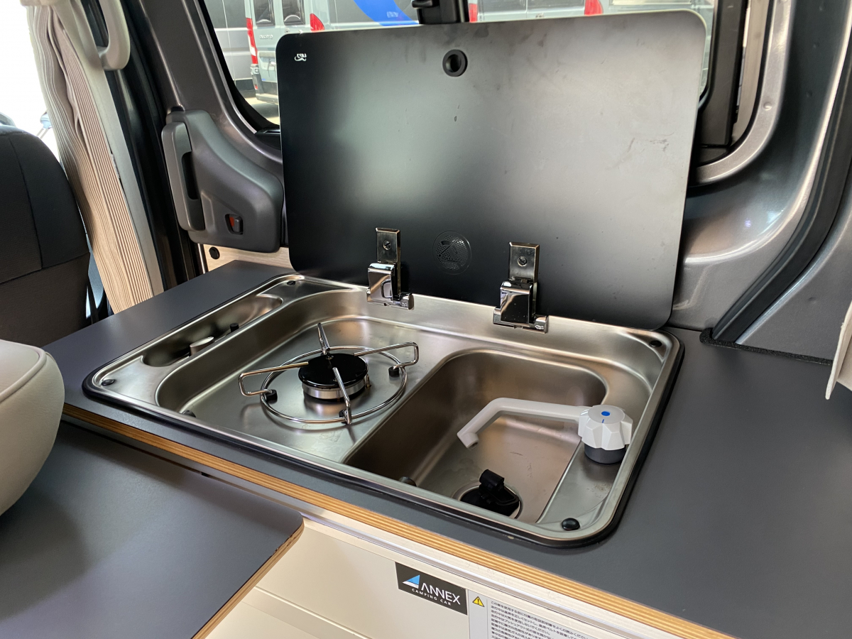 アネックス UTONE200  街乗りから本格車中泊まで。NV200ベースの機動力を活かしたスモールキャンパー。の画像