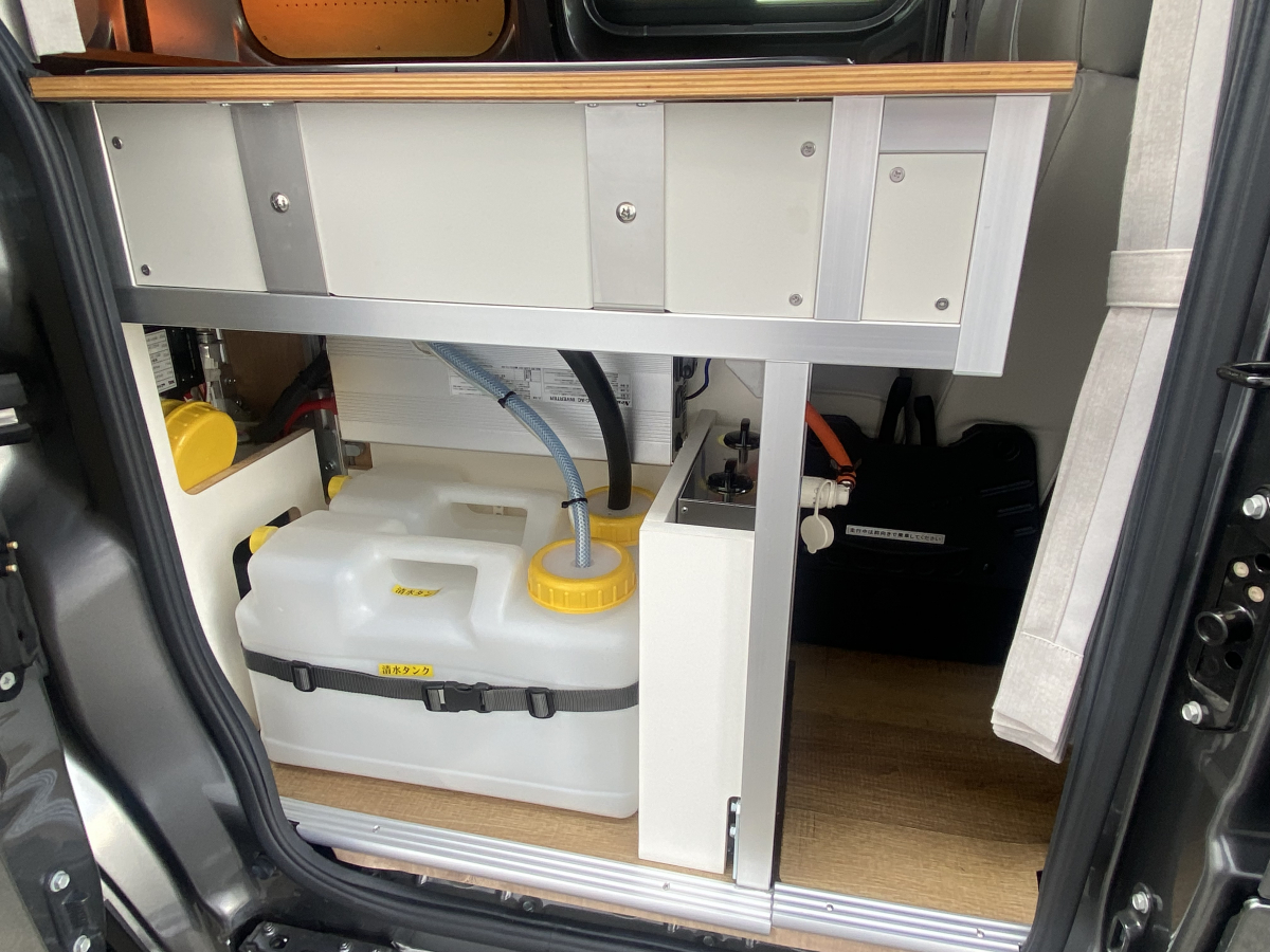 アネックス UTONE200  街乗りから本格車中泊まで。NV200ベースの機動力を活かしたスモールキャンパー。の画像