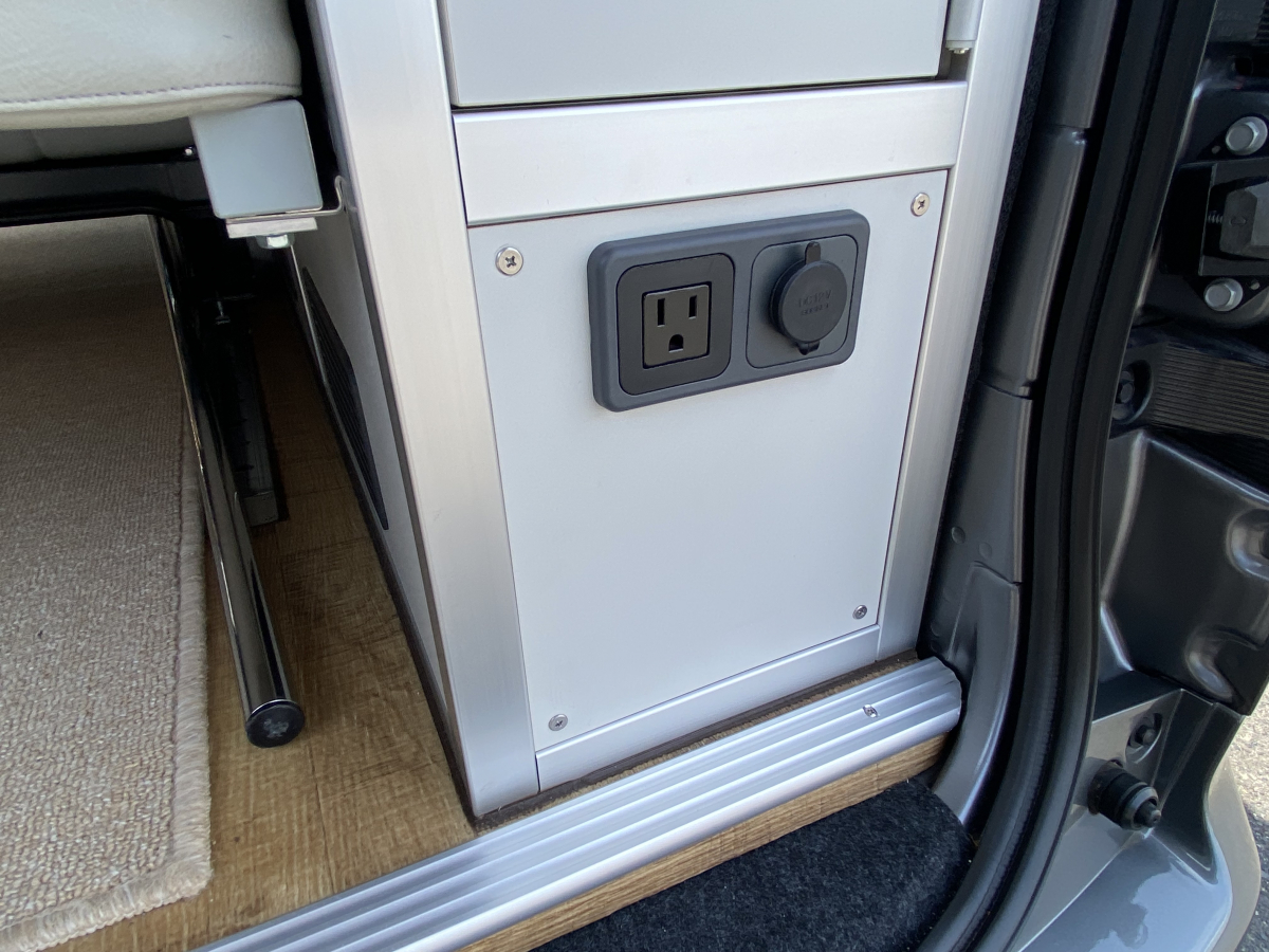 アネックス UTONE200  街乗りから本格車中泊まで。NV200ベースの機動力を活かしたスモールキャンパー。の画像