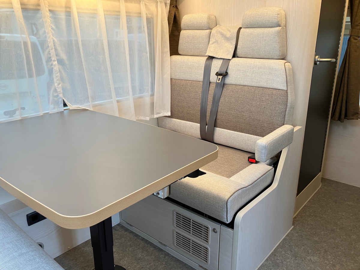 アネックス リバティ 52DBi  Extra Power 2400 (TP0038) リバティスタイルとも言うべくシェルのフォルムが52シリーズの大きな特長です。の画像
