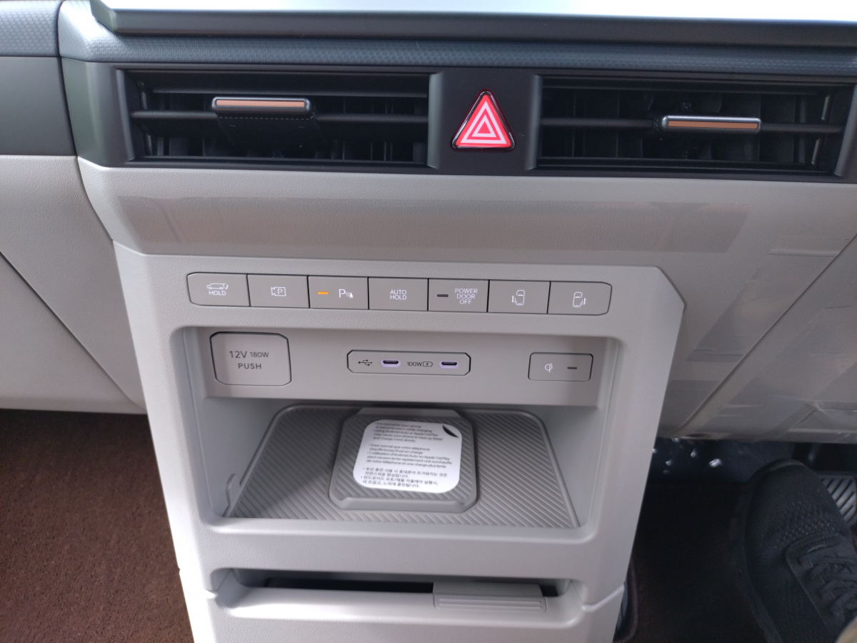 PV5 P パッセンジャー プラス 家族旅行やアウトドア、通学送迎や日常の移動まで、すべての移動に必要な空間・快適性・安全性を兼ね備えています。の画像