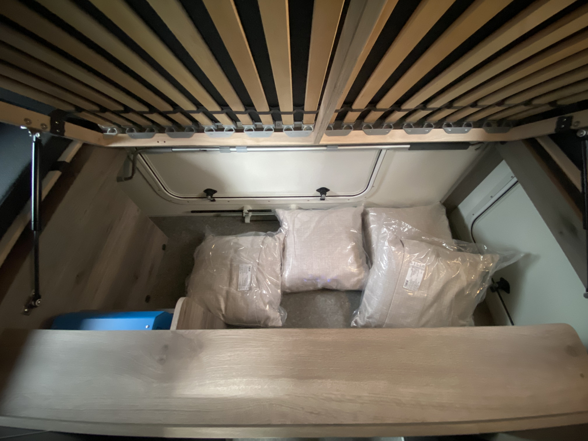 アネックス LIBERTY 52DB i_UltraPower4800_ブラックライン マットブラックの静寂。上質で洗練されたシックな空間が、あなたの旅路を特別な時間に変える!の画像