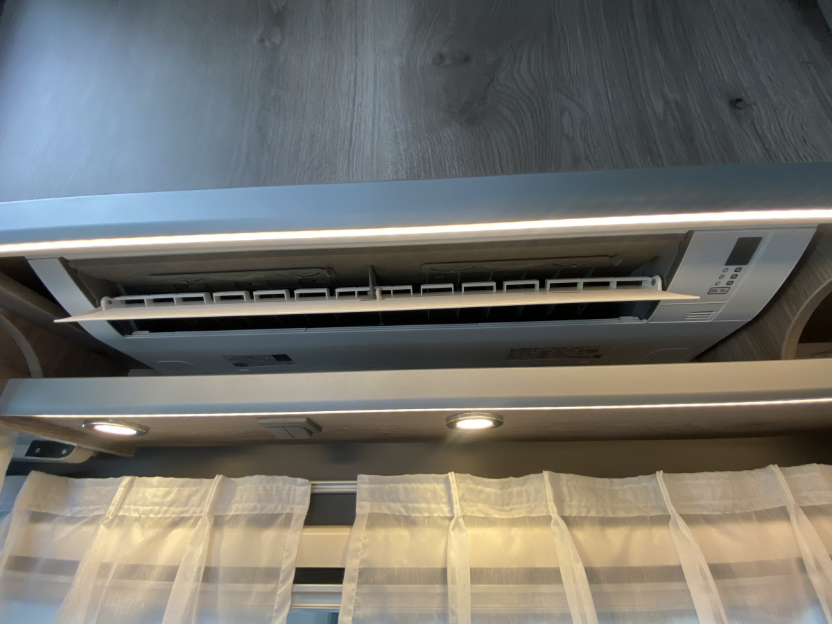 アネックス LIBERTY 52DB i_UltraPower4800_ブラックライン マットブラックの静寂。上質で洗練されたシックな空間が、あなたの旅路を特別な時間に変える!の画像