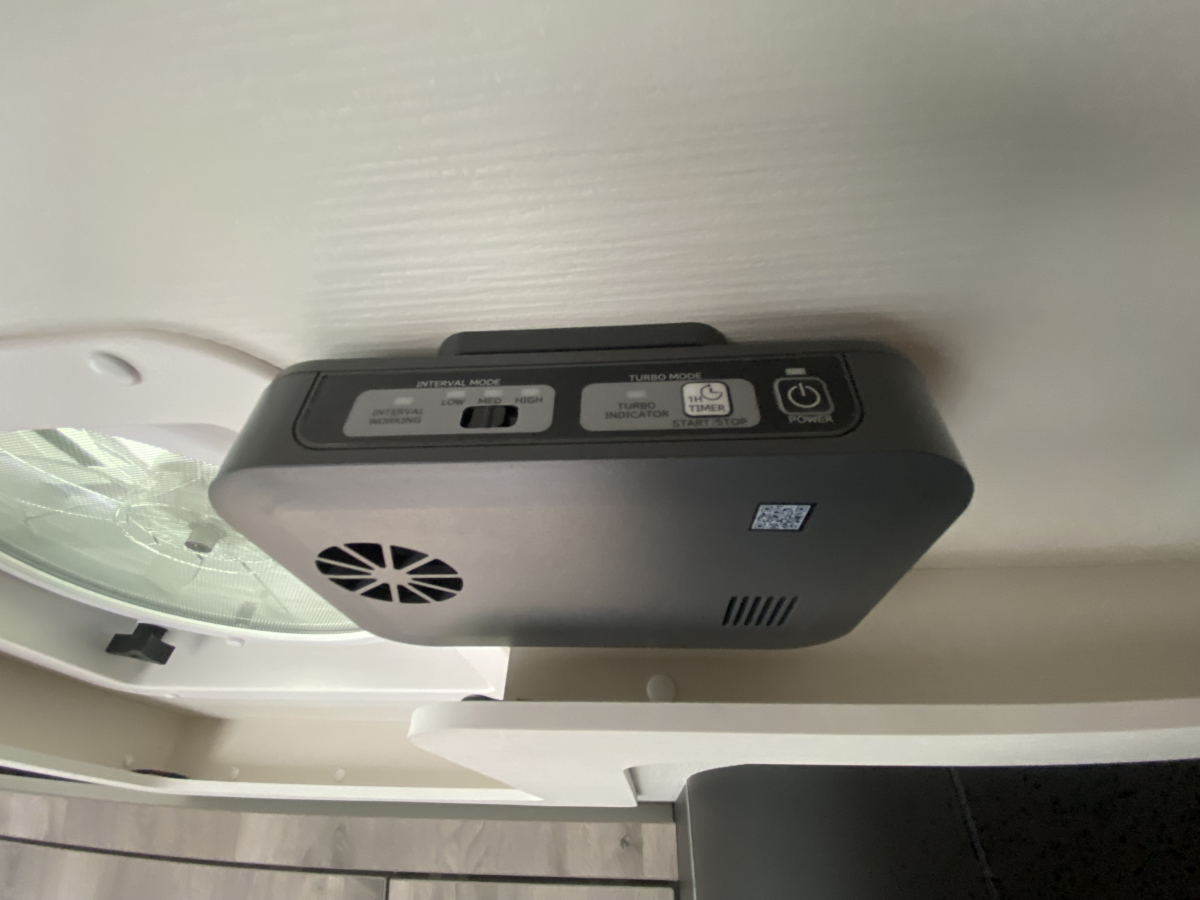 アネックス LIBERTY 52DB i_UltraPower4800_ブラックライン マットブラックの静寂。上質で洗練されたシックな空間が、あなたの旅路を特別な時間に変える!の画像