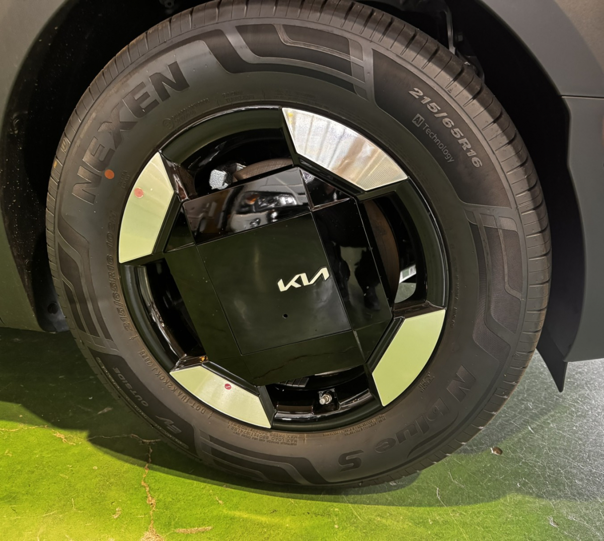 PV5 P パッセンジャー プラス 全体的な設計の利点を生かしてパッケージングを最適化したEV車。大人5人がくつろげる、ゆとりある室内空間の画像