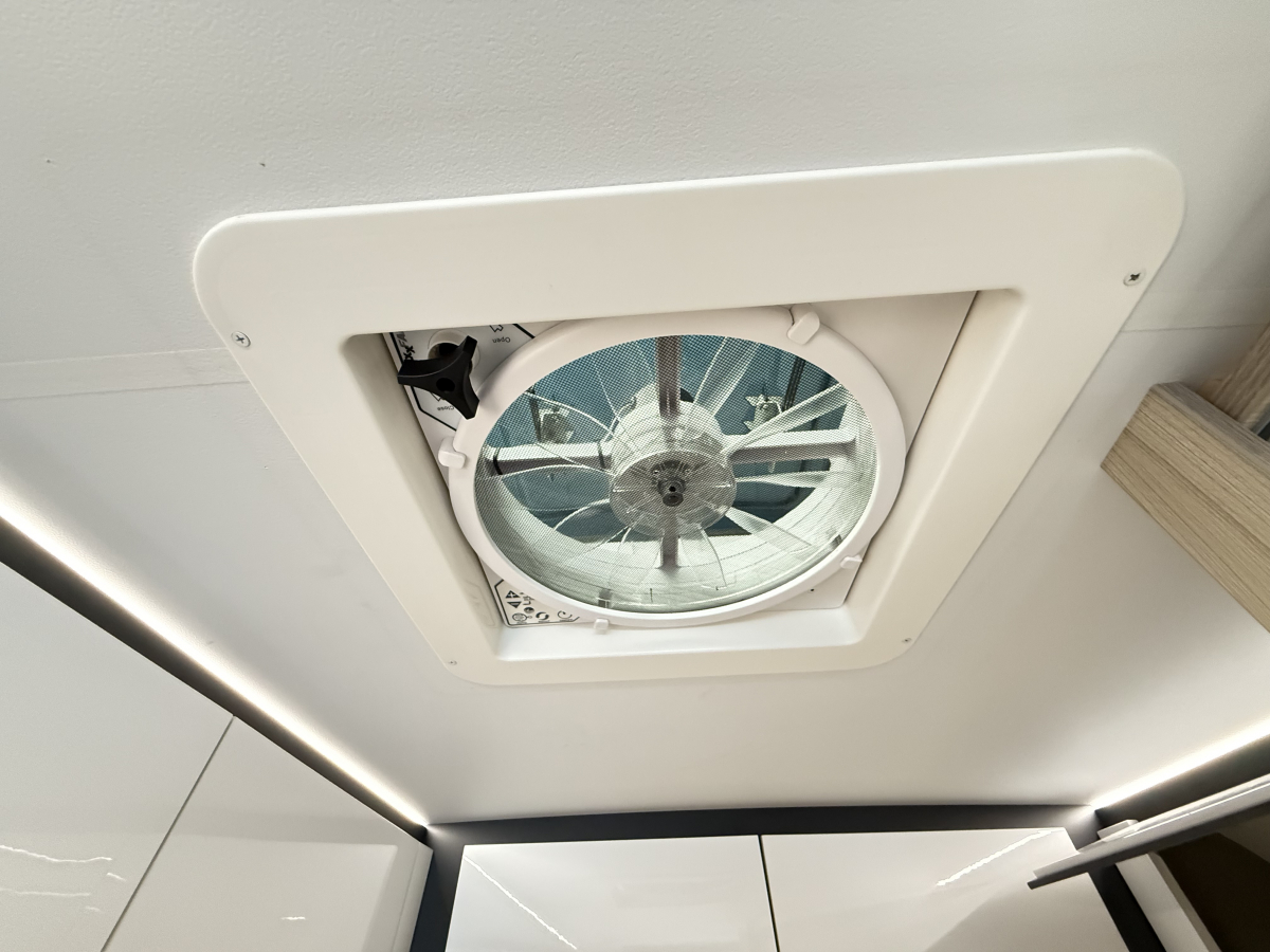 ADRIA TWIN PLUS 540 SP 希少なボディカラー「レッド」機動性に長けたTWIN PLUS 540 SPの画像