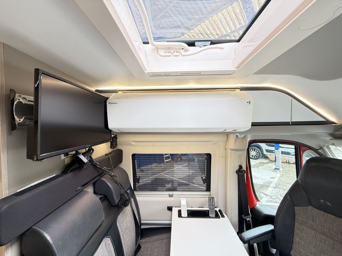 ADRIA TWIN PLUS 540 SP 希少なボディカラー「レッド」機動性に長けたTWIN PLUS 540 SPの画像
