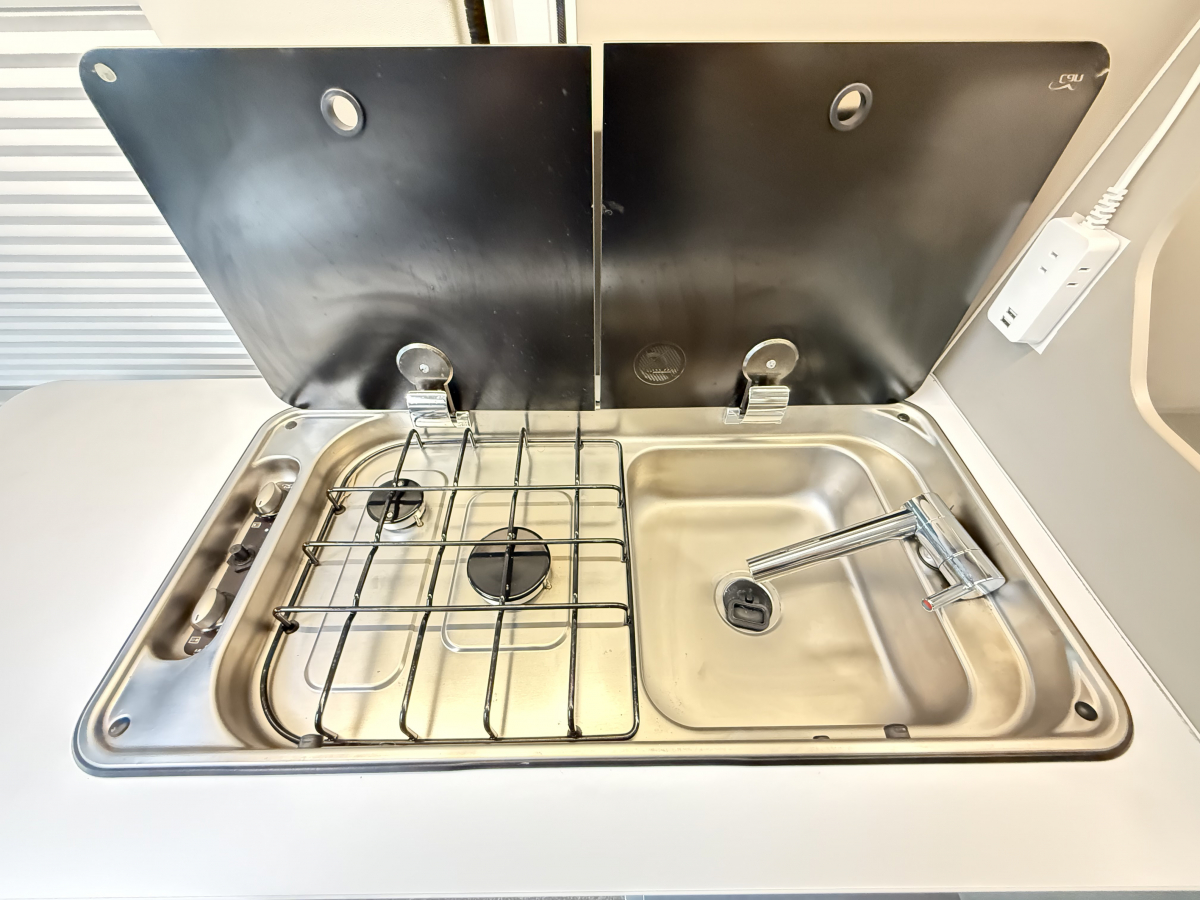 ADRIA TWIN PLUS 540 SP 希少なボディカラー「レッド」機動性に長けたTWIN PLUS 540 SPの画像