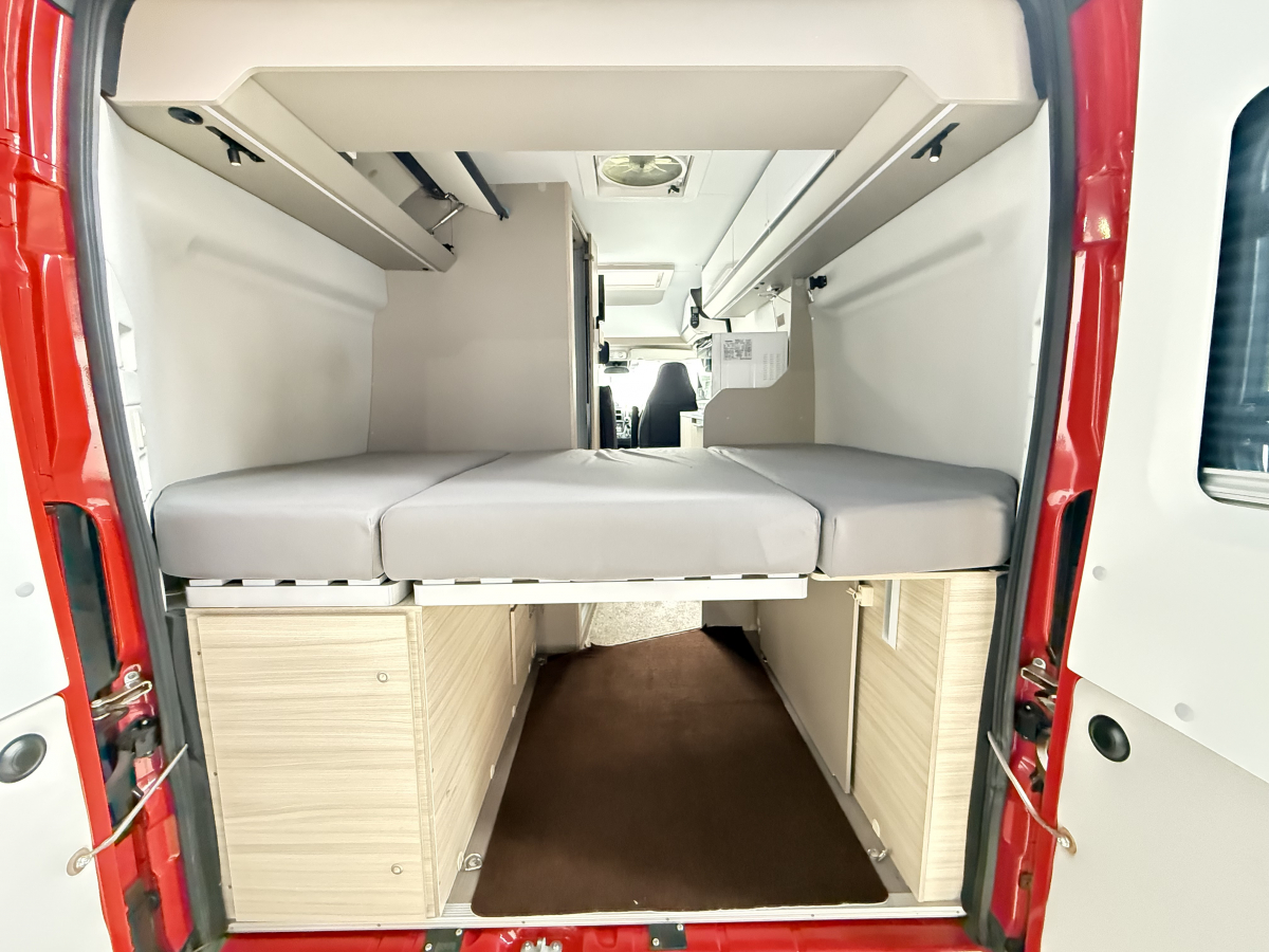 ADRIA TWIN PLUS 540 SP 希少なボディカラー「レッド」機動性に長けたTWIN PLUS 540 SPの画像