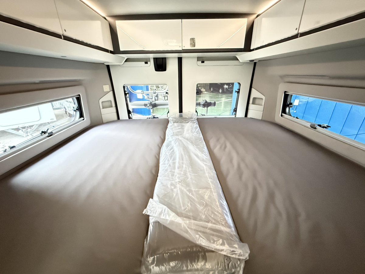 ADRIA TWIN SUPREME 640 SLB 充実オプション装備!の画像