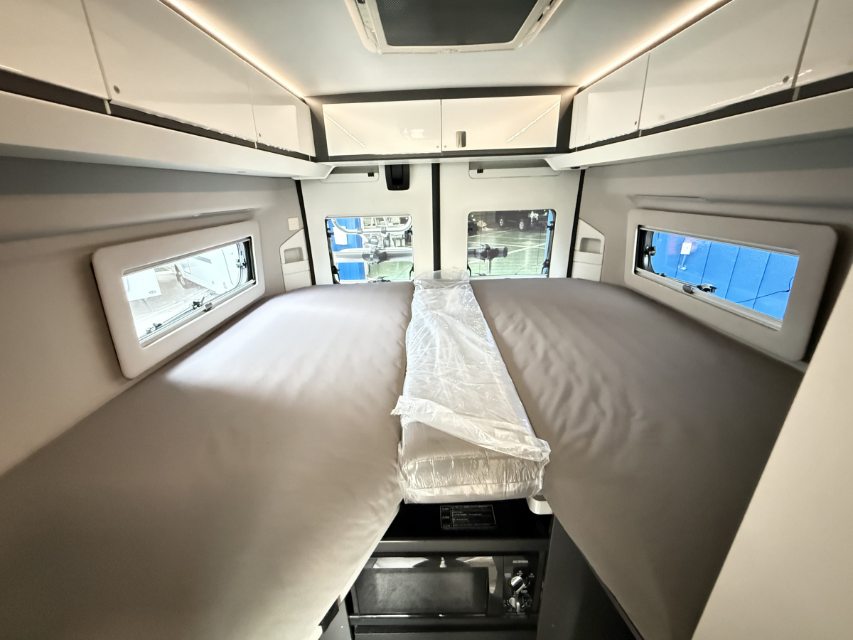 ADRIA TWIN SUPREME 640 SLB 充実オプション装備!の画像