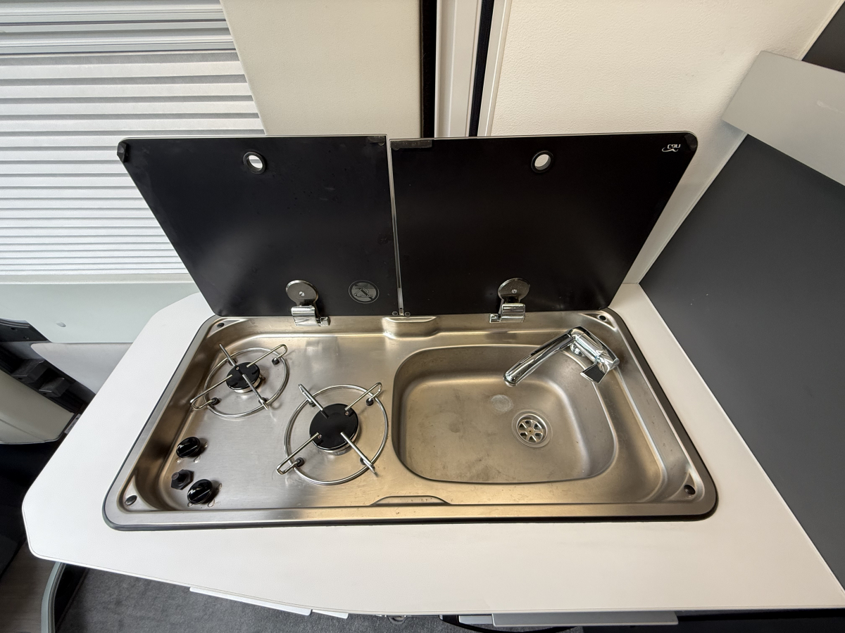 ADRIA TWIN SUPREME 640 SLB 優雅なふたり旅を演出してくれますの画像