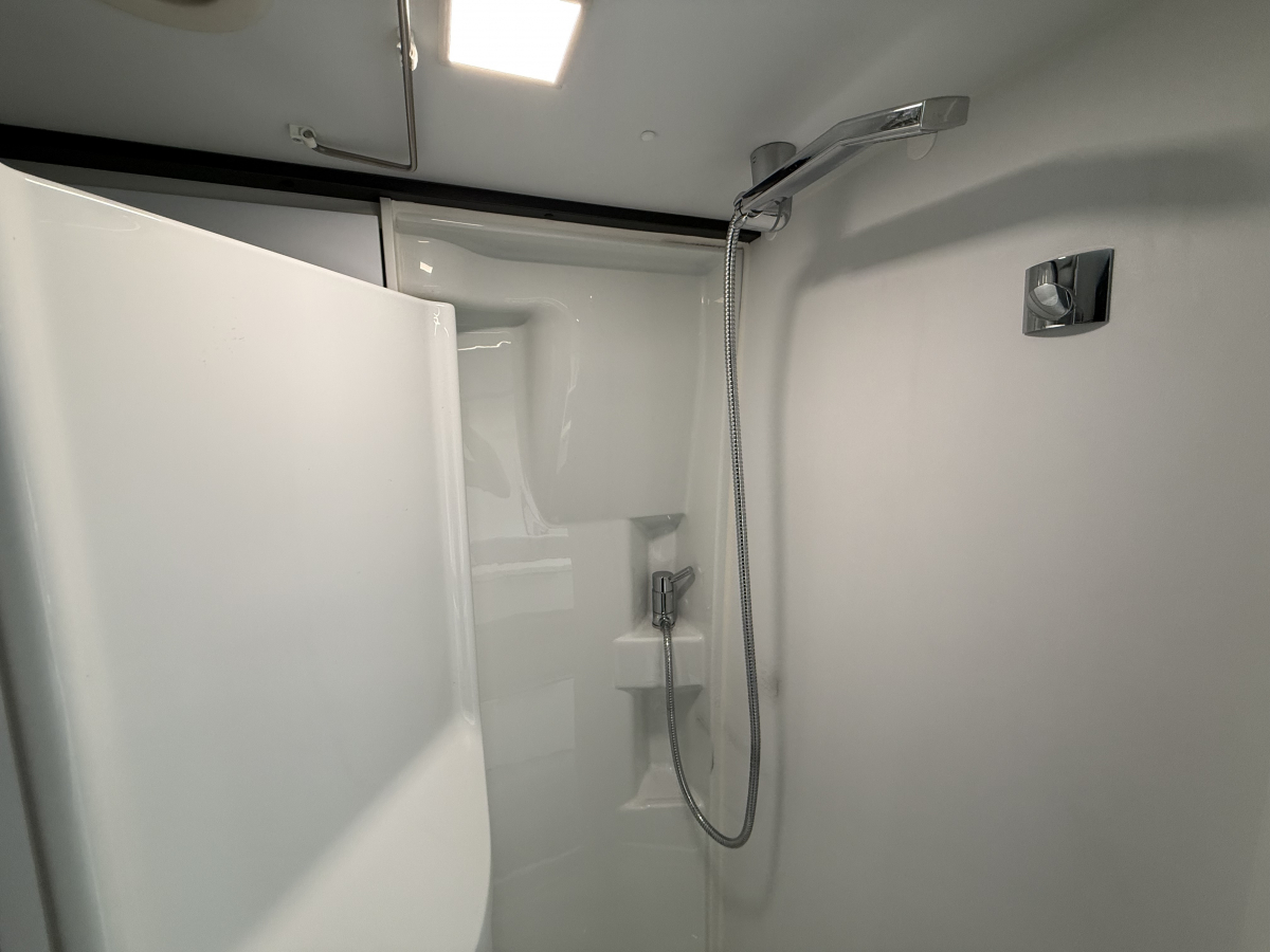 ADRIA TWIN SUPREME 640 SLB 優雅なふたり旅を演出してくれますの画像