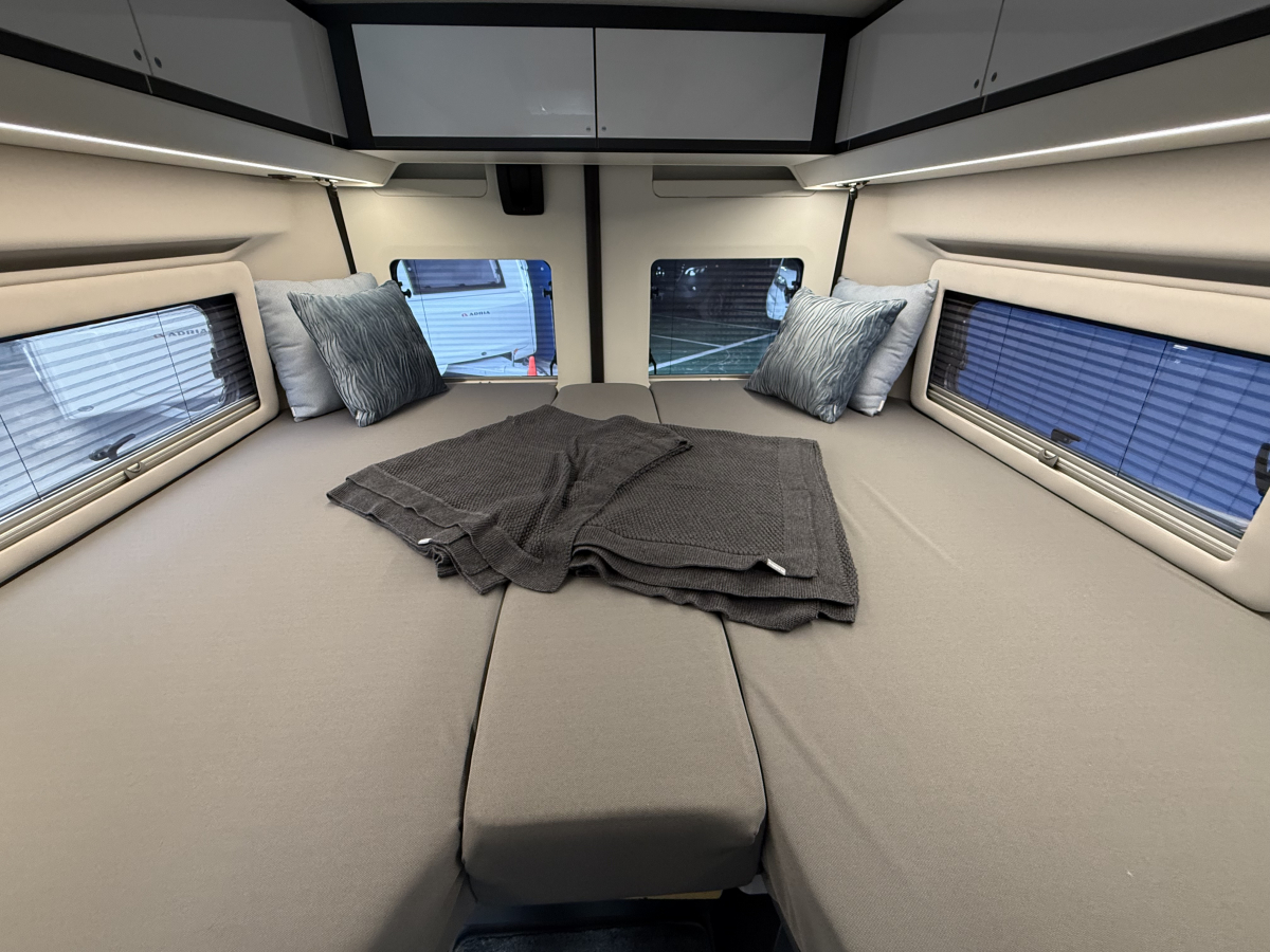 ADRIA TWIN SUPREME 640 SLB 優雅なふたり旅を演出してくれますの画像