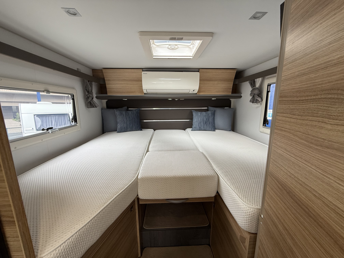 ADRIA SONIC AXESS 600 SL 希少な7mサイズ!右ハンドルのSONICですの画像