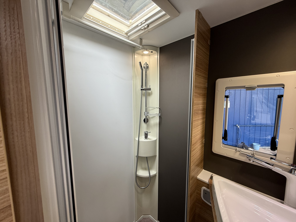 ADRIA SONIC AXESS 600 SL 希少な7mサイズ!右ハンドルのSONICですの画像