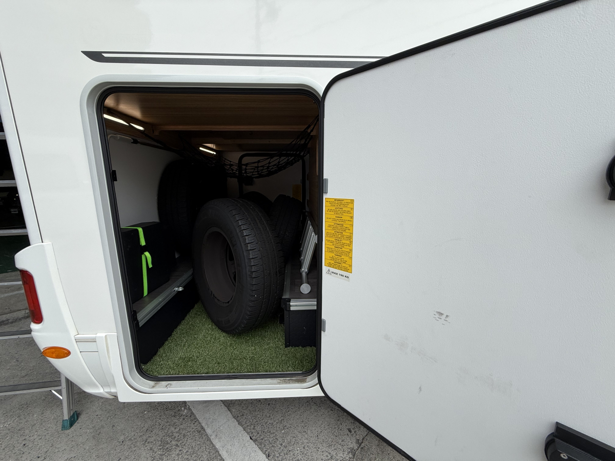 ADRIA SONIC AXESS 600 SL 希少な7mサイズ!右ハンドルのSONICですの画像