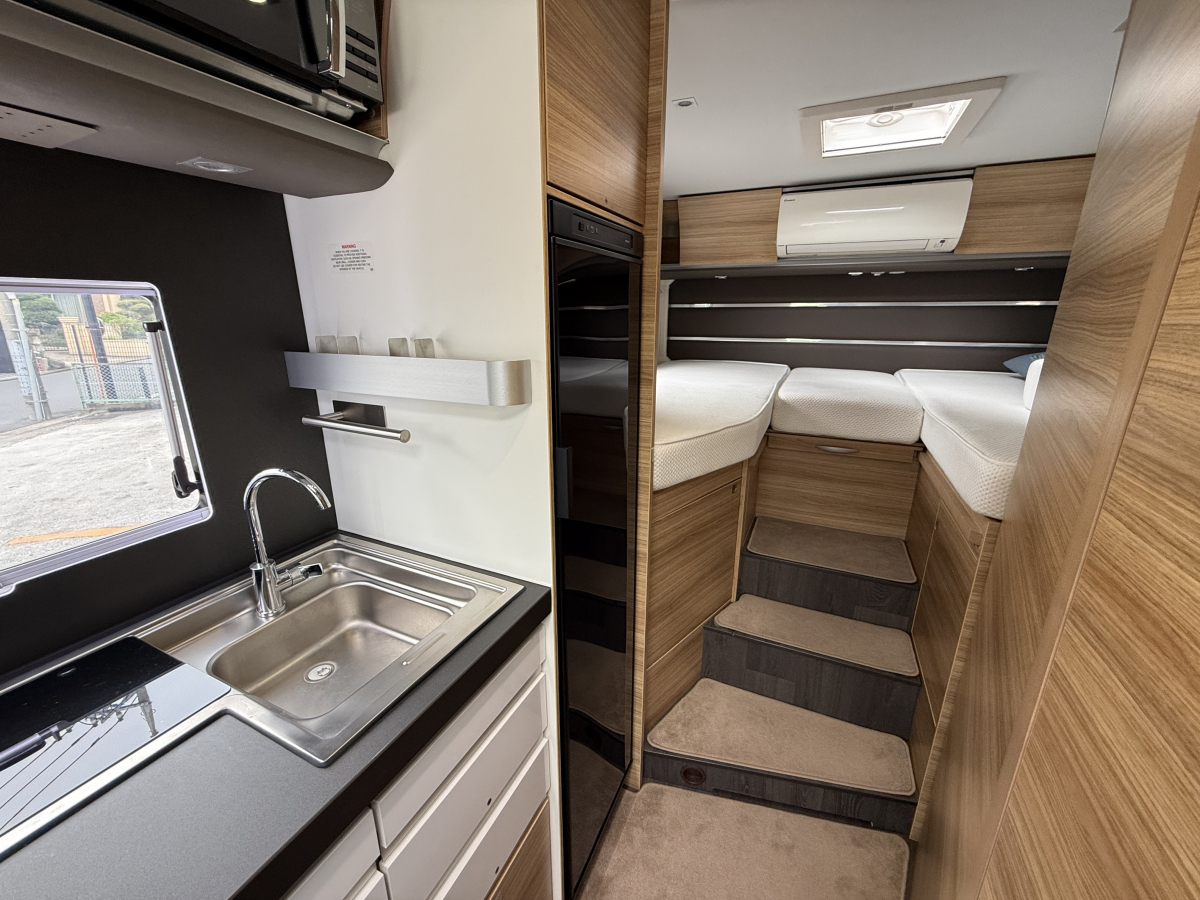 ADRIA SONIC AXESS 600 SL 希少な7mサイズ!右ハンドルのSONICですの画像
