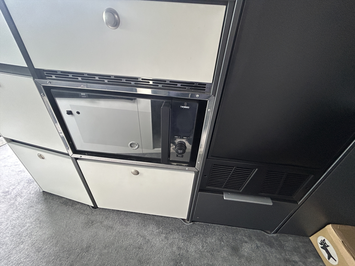 ADRIA TWIN SPORTS 600 SPB 家庭用エアコン装備済、取り回ししやすい600サイズ、4名就寝のポップアップルーフモデルの画像