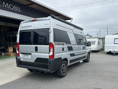 ADRIA TWIN SPORTS 600 SPB 家庭用エアコン装備済、取り回ししやすい600サイズ、4名就寝のポップアップルーフモデルの他画像3枚目