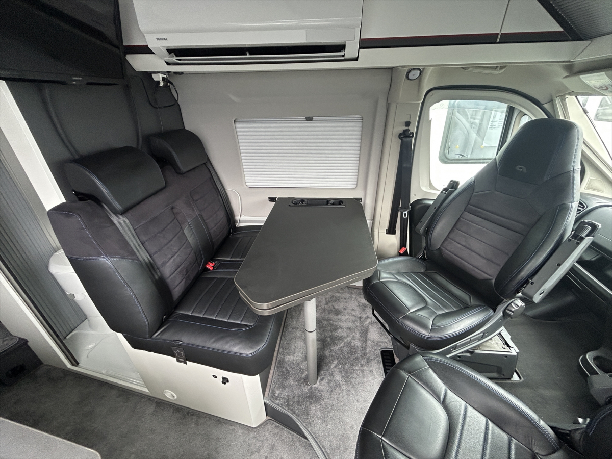 ADRIA TWIN SPORTS 600 SPB 家庭用エアコン装備済、取り回ししやすい600サイズ、4名就寝のポップアップルーフモデルの画像